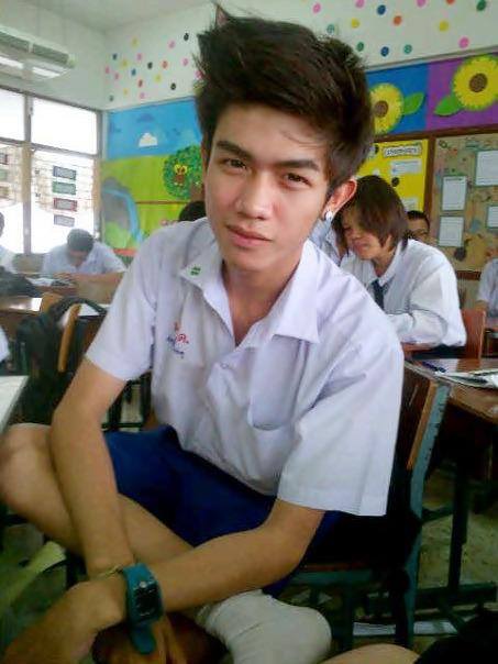 ใครรู้จักพี่เขาบ้างค่ะ