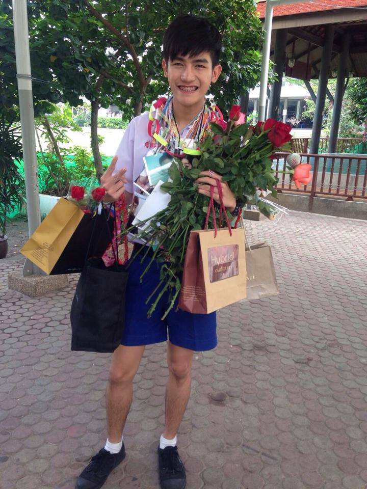 ใครรู้จักพี่เขาบ้างค่ะ