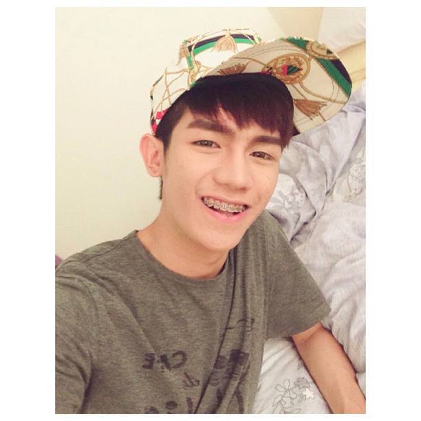 ใครรู้จักพี่เขาบ้างค่ะ