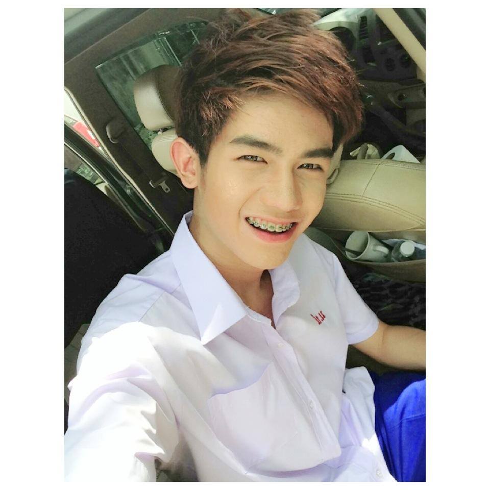 ใครรู้จักพี่เขาบ้างค่ะ