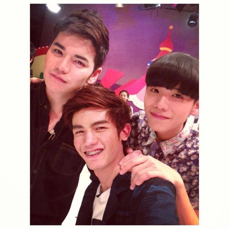 ใครรู้จักพี่เขาบ้างค่ะ