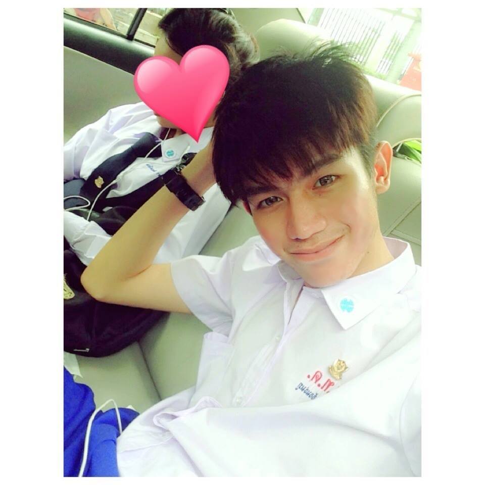 ใครรู้จักพี่เขาบ้างค่ะ