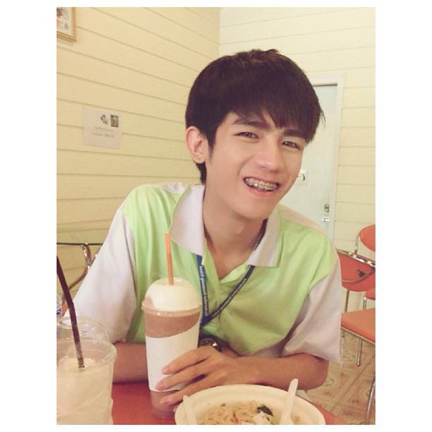 ใครรู้จักพี่เขาบ้างค่ะ