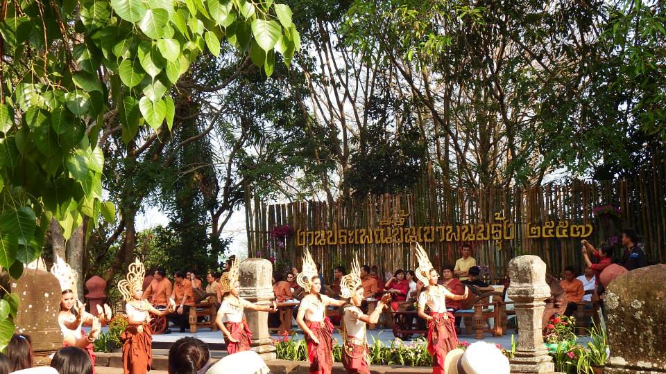 ประมวลภาพงานประเพณีขึ้นเขาพนมรุ้งประจำปี 2557
