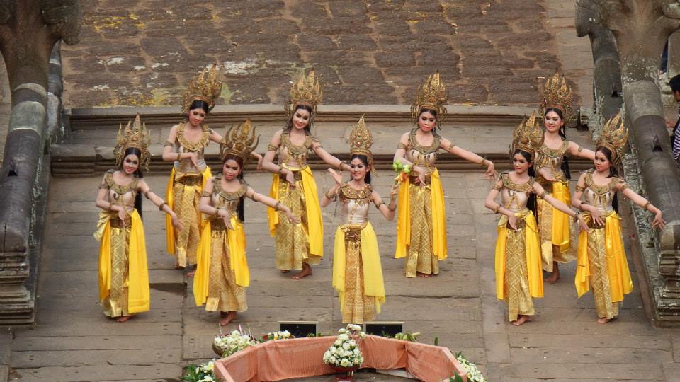 ประมวลภาพงานประเพณีขึ้นเขาพนมรุ้งประจำปี 2557