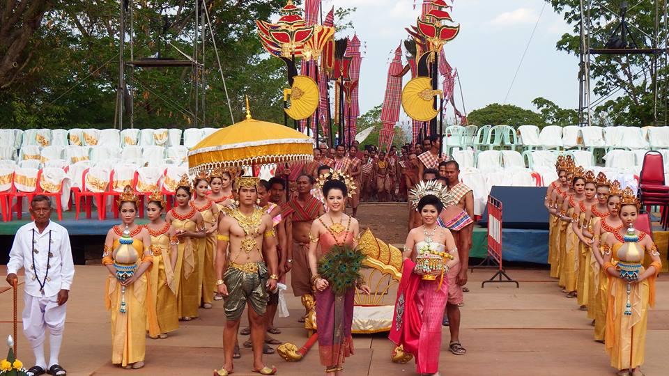 ประมวลภาพงานประเพณีขึ้นเขาพนมรุ้งประจำปี 2557