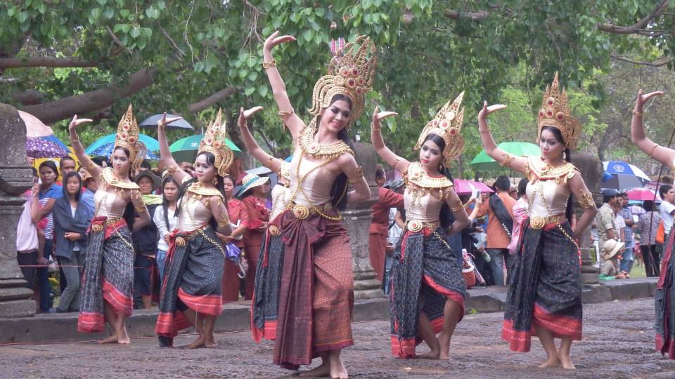 ประมวลภาพงานประเพณีขึ้นเขาพนมรุ้งประจำปี 2557