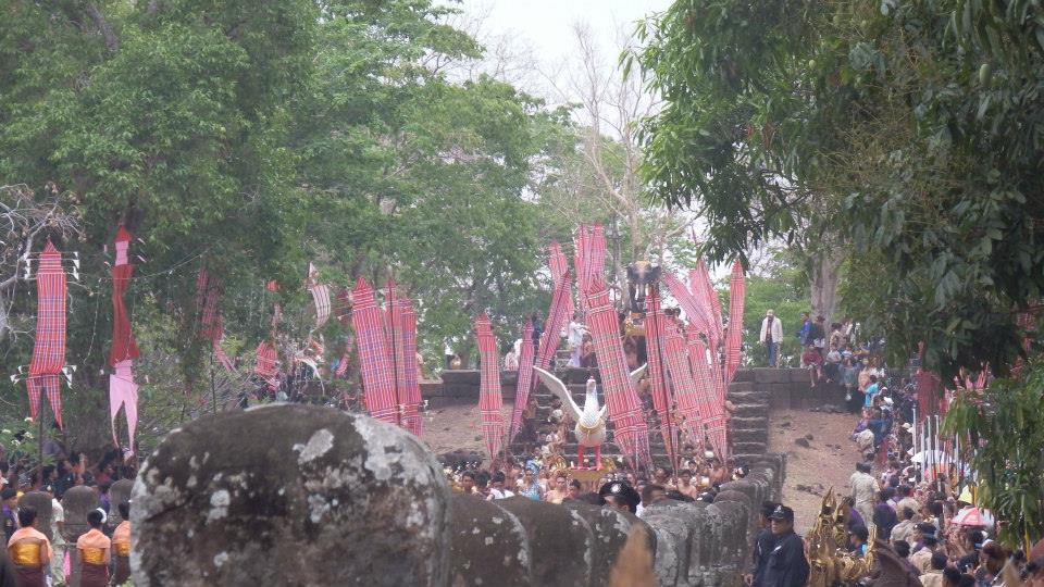 ประมวลภาพงานประเพณีขึ้นเขาพนมรุ้งประจำปี 2557