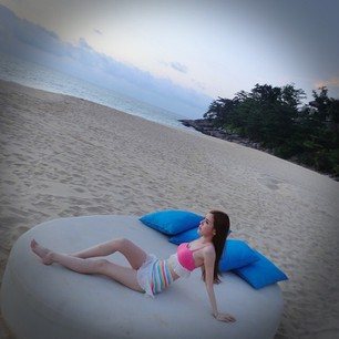 แคทตี้ โชว์ผิวขาว สวย ในชุดบีกินี่