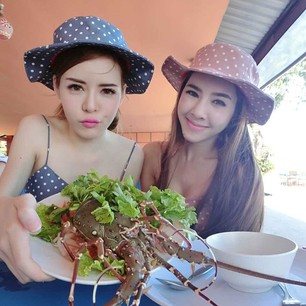 แคทตี้ โชว์ผิวขาว สวย ในชุดบีกินี่