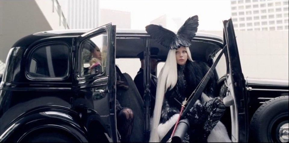 หนุ่มๆหล่อเพียบ!!! มิวสิค-วิดีโอ เพลงใหม่จาก Queen POP ตัวแม่ LADY GAGA ...G.U.Y. ที่คุณต้องดู !!!!!