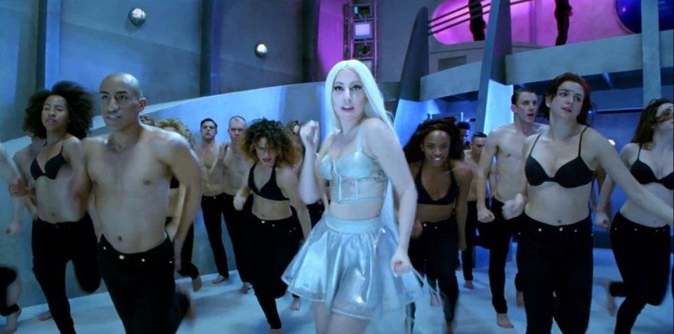 หนุ่มๆหล่อเพียบ!!! มิวสิค-วิดีโอ เพลงใหม่จาก Queen POP ตัวแม่ LADY GAGA ...G.U.Y. ที่คุณต้องดู !!!!!