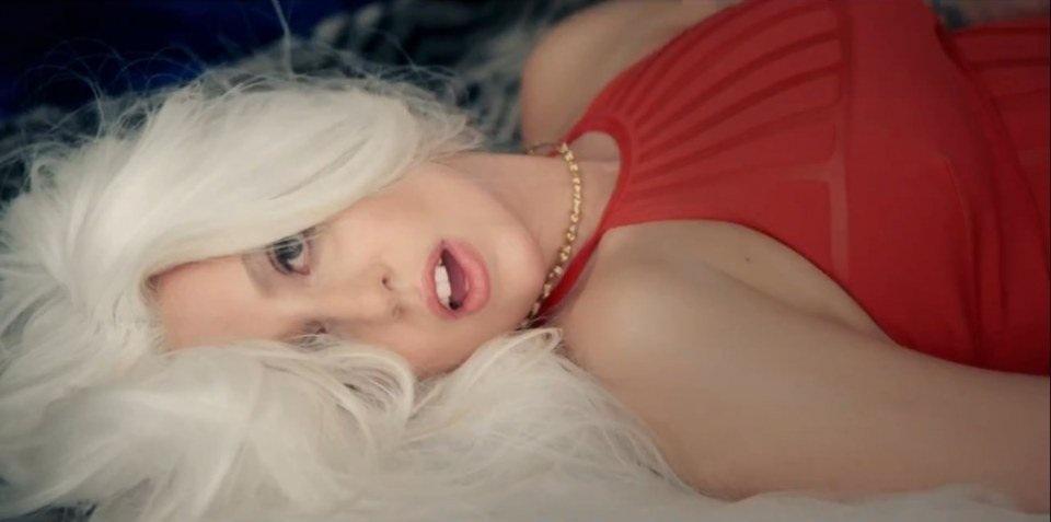 หนุ่มๆหล่อเพียบ!!! มิวสิค-วิดีโอ เพลงใหม่จาก Queen POP ตัวแม่ LADY GAGA ...G.U.Y. ที่คุณต้องดู !!!!!