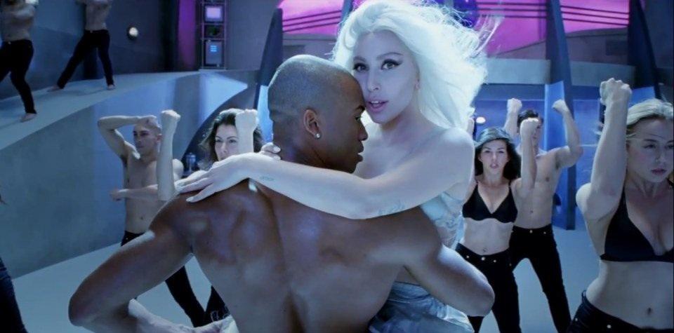 หนุ่มๆหล่อเพียบ!!! มิวสิค-วิดีโอ เพลงใหม่จาก Queen POP ตัวแม่ LADY GAGA ...G.U.Y. ที่คุณต้องดู !!!!!