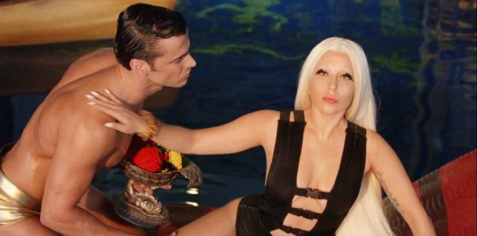 หนุ่มๆหล่อเพียบ!!! มิวสิค-วิดีโอ เพลงใหม่จาก Queen POP ตัวแม่ LADY GAGA ...G.U.Y. ที่คุณต้องดู !!!!!