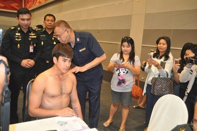 ชาวเน็ตตั้งแง่สงสัย ณเดชน์ รอดทหารเพราะเป็นหอบหืด ?