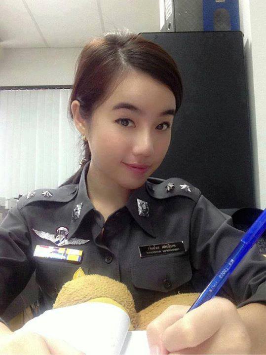สาวในเครื่องแบบ<3