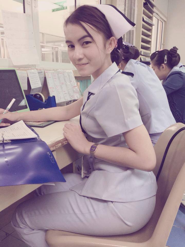 สาวในเครื่องแบบ<3