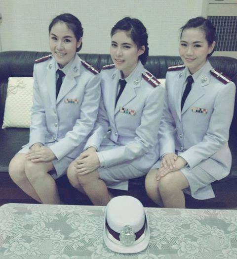 สาวในเครื่องแบบ<3