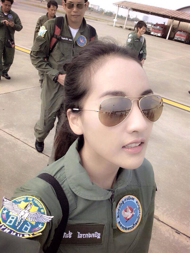 สาวในเครื่องแบบ<3