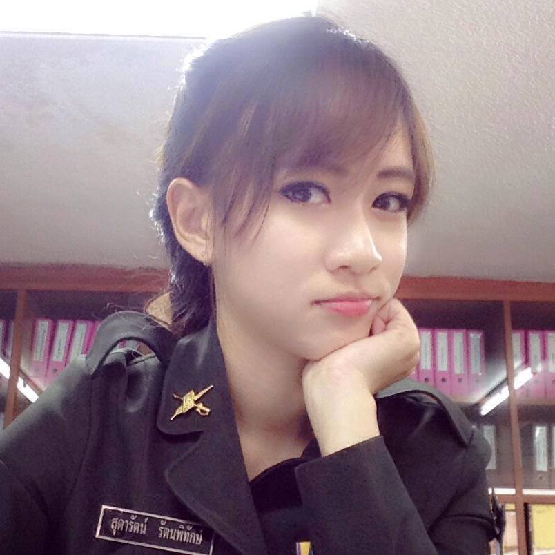 สาวในเครื่องแบบ<3
