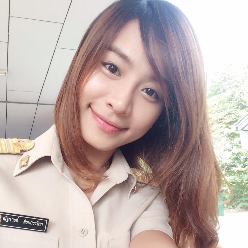 สาวในเครื่องแบบ<3