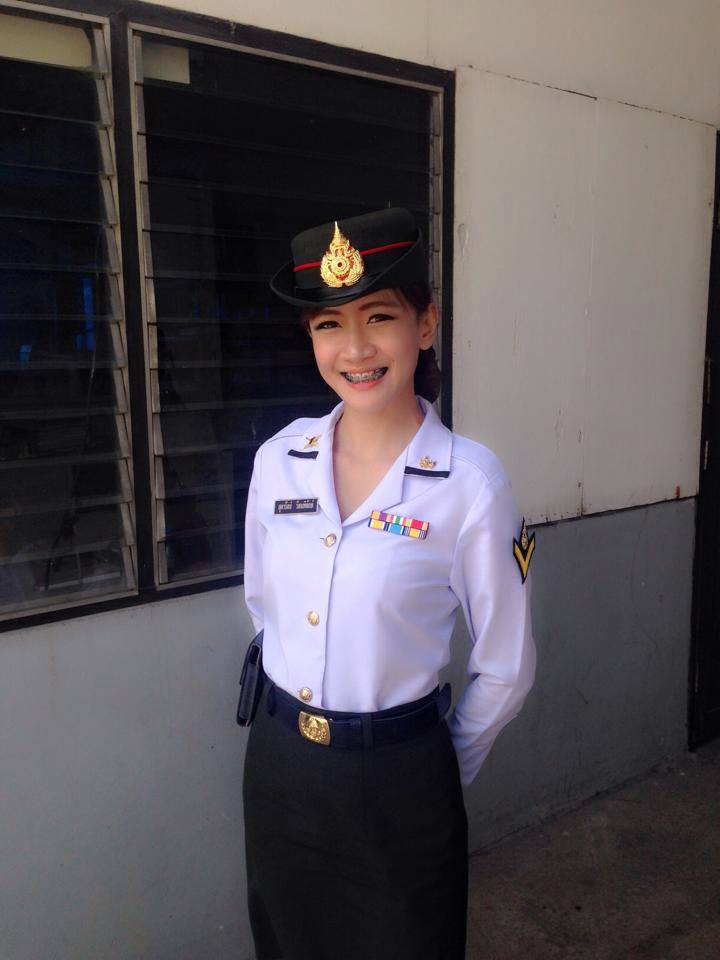 สาวในเครื่องแบบ<3