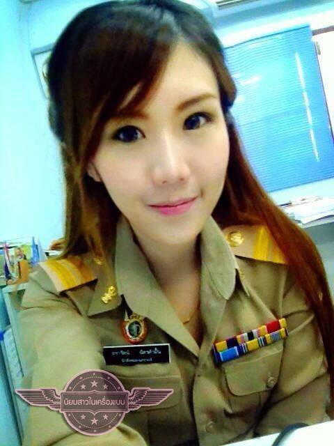 สาวในเครื่องแบบ<3