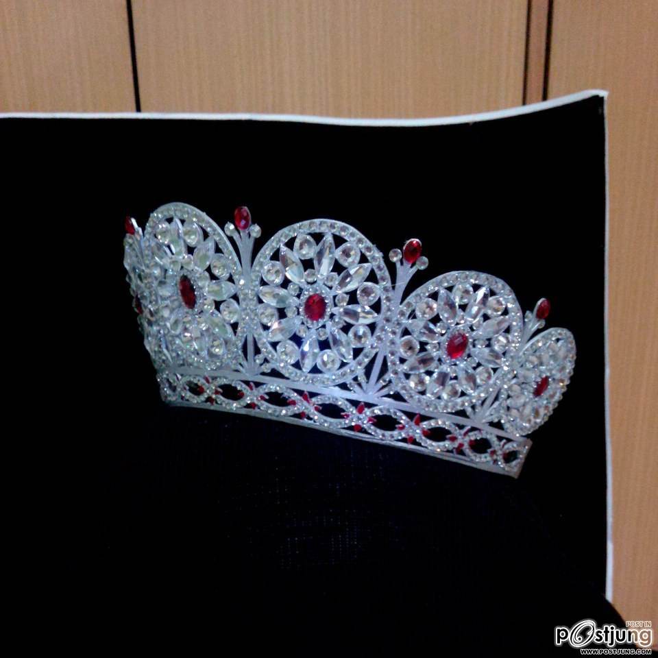มงกุฎ miss universe จากกระดาษแข็งติดเพชร