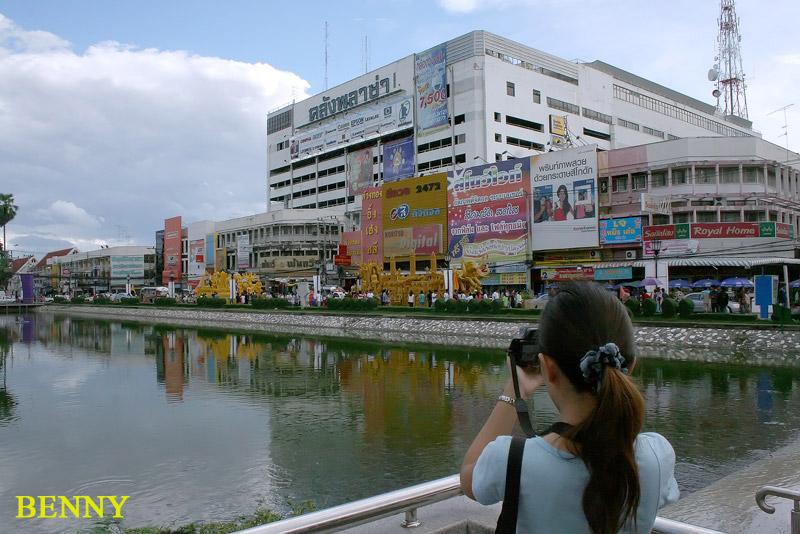 ห้างสรรพสินค้าแห่งแรกของอีสาน และเป็นห้างท้องถิ่นที่ใหญ่ที่สุดในอีสานมี4สาขา