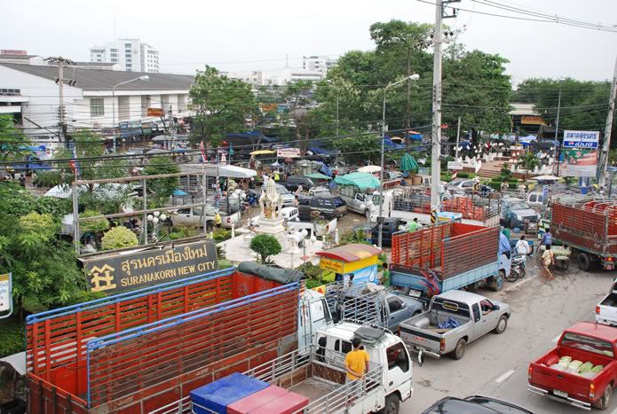 ตลาดค้าส่งผักและผลไม้ที่ใหญ่ที่สุดในอีสาน ตลาดสุรนคร
