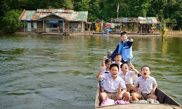 บรรยากาศงาน คิดถึงวิทยา คิดถึง 100ล้าน สานฝัน "โรงเรียนเรือนแพ"
