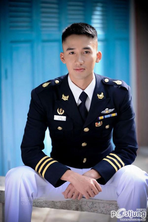 ทหารหล่อ