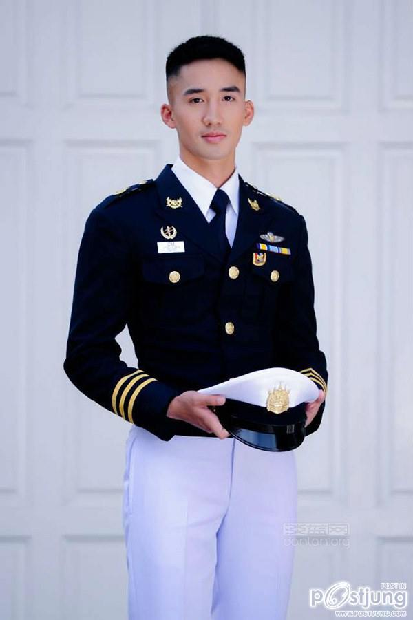 ทหารหล่อ