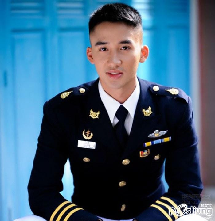 ทหารหล่อ