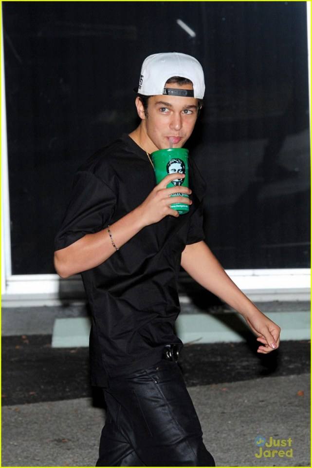 Austin Mahone with Justin Bieber!