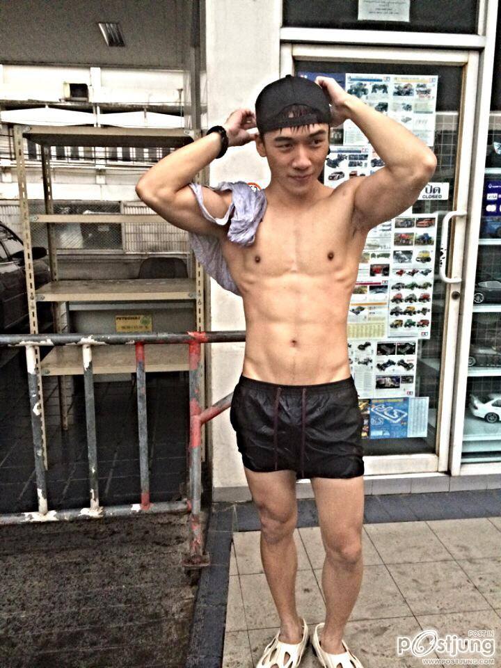 เปลือยสงกรานต์