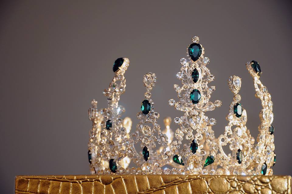 MISS GRAND NETHERLANDS CROWN