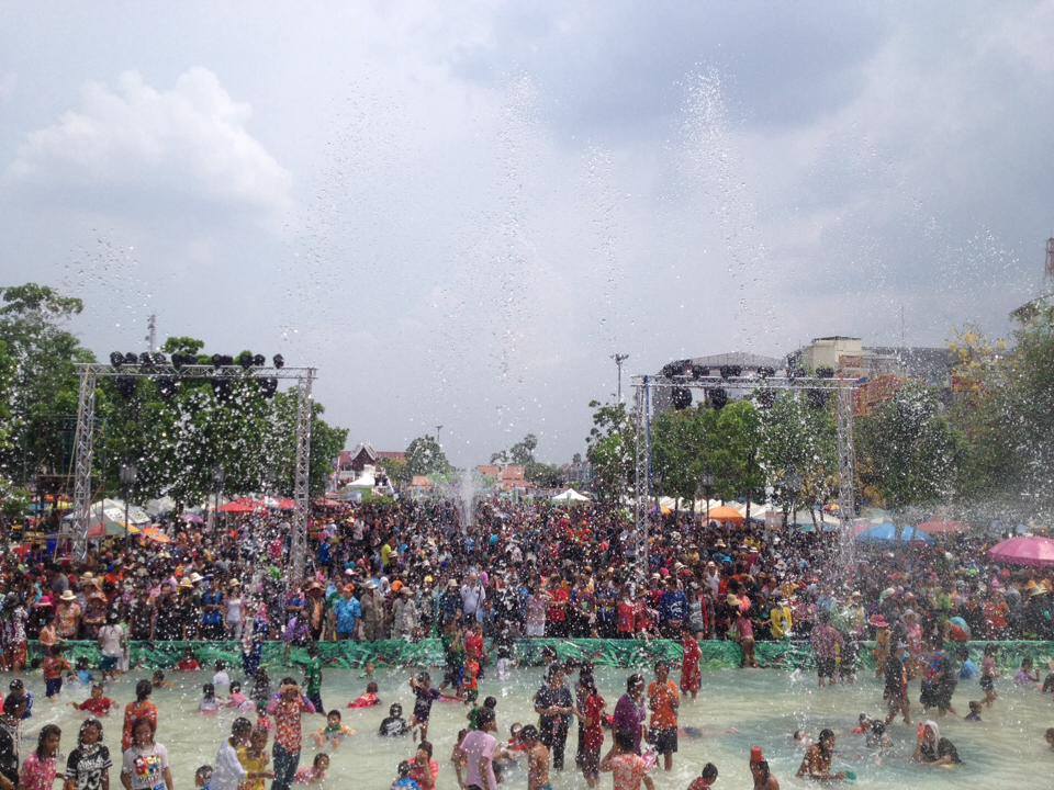 บรรยากาศสงกรานต์โคราช 2557 "มาดาการ์ 2 ยกป่าซ่าส์...มามันส์โคราช