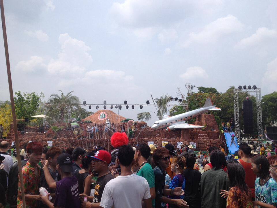 บรรยากาศสงกรานต์โคราช 2557 "มาดาการ์ 2 ยกป่าซ่าส์...มามันส์โคราช