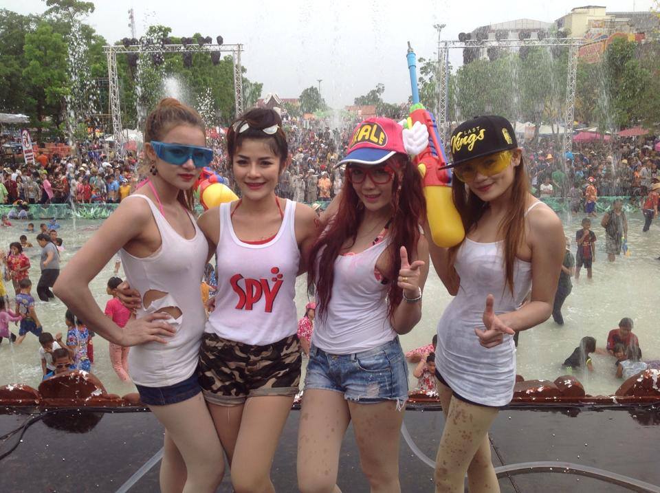 บรรยากาศสงกรานต์โคราช 2557 "มาดาการ์ 2 ยกป่าซ่าส์...มามันส์โคราช
