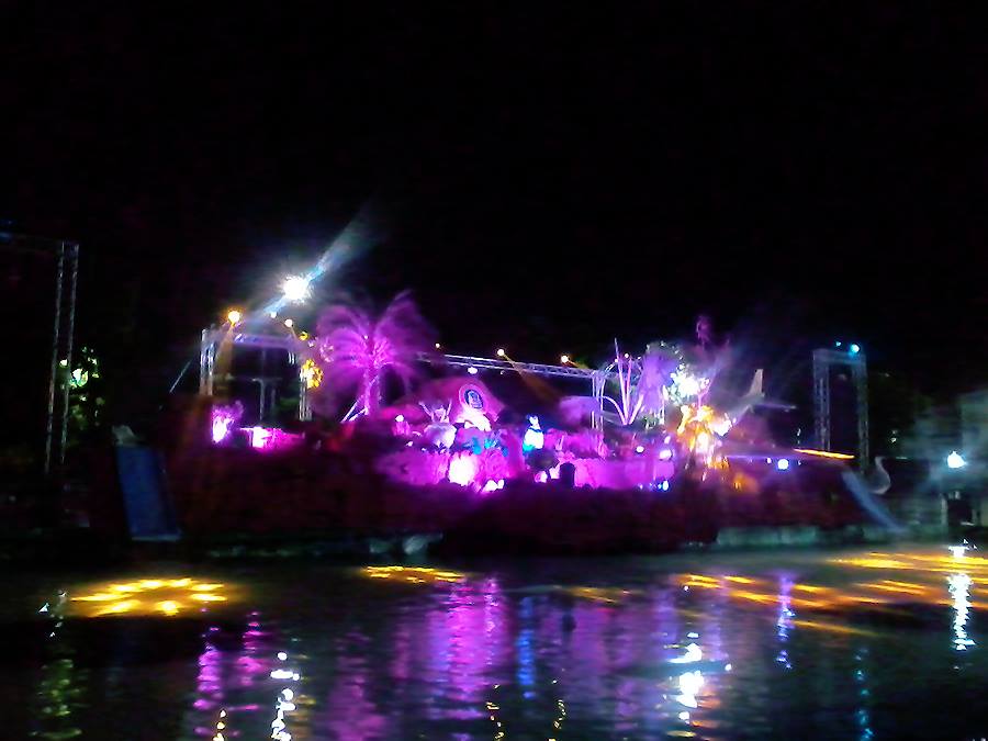 บรรยากาศสงกรานต์โคราช 2557 "มาดาการ์ 2 ยกป่าซ่าส์...มามันส์โคราช
