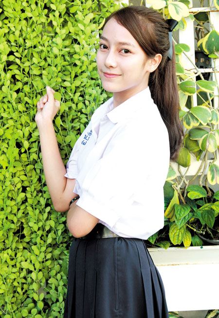 เปรี้ยว ทัศนียา ในชุดนักเรียน