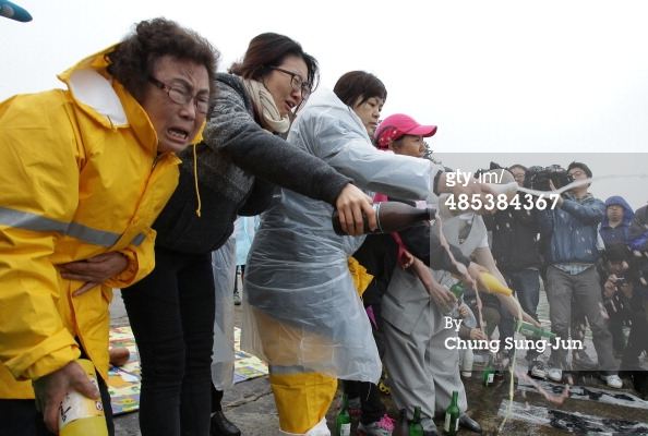 (รวมรูป) โศกนาฏกรรม เรือSEWOLล่มที่เกาหลีใต้