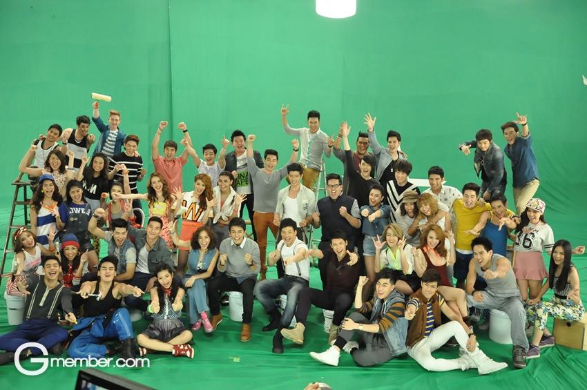"รักฉันนั้นคือเธอ"  รวมพลัง The Star 10 รุ่น 50 ชีวิต