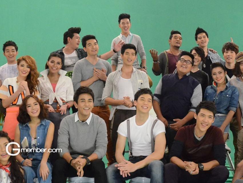 "รักฉันนั้นคือเธอ"  รวมพลัง The Star 10 รุ่น 50 ชีวิต