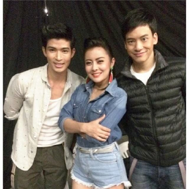 "รักฉันนั้นคือเธอ"  รวมพลัง The Star 10 รุ่น 50 ชีวิต
