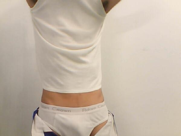 ร้อนๆๆ ถอดเสื้อแปป