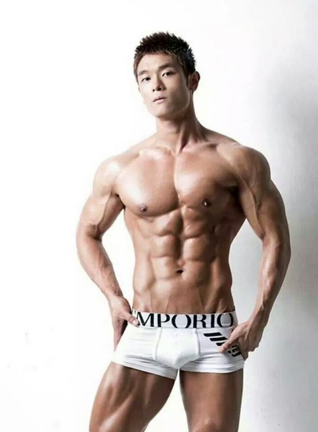 ซิกแพคของหนุ่มๆ ของอีป้า