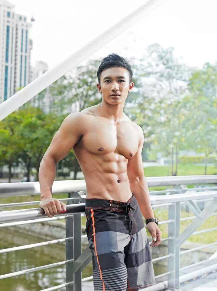 ซิกแพคของหนุ่มๆ ของอีป้า